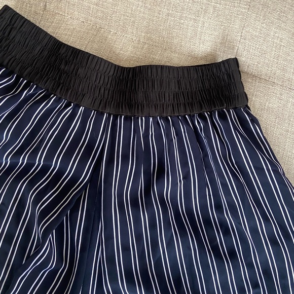 🛑SOLD ZARA Navy Stripe High Waisted Silky Bermuda Shorts - Picture 6 of 8